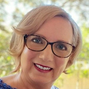 Meet your Posher, Elaine